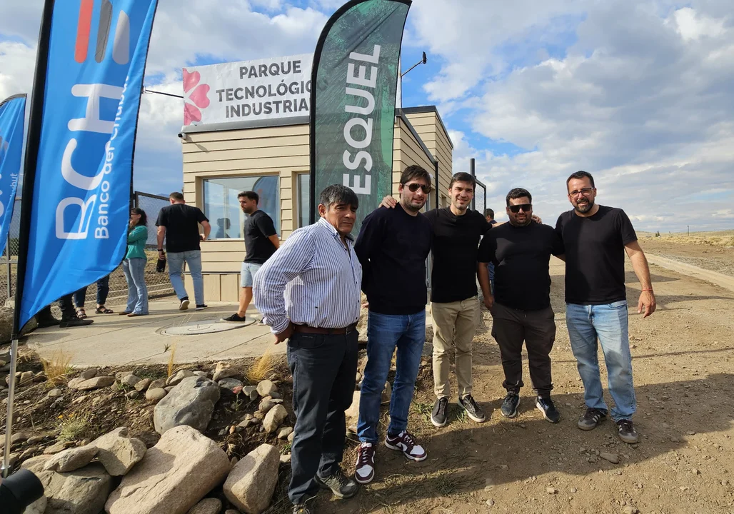 Torres inauguró obras en Esquel: Parque Industrial, Paseo de la Cascada ...